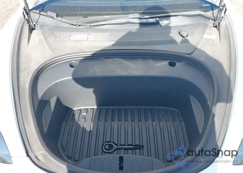 2021 Tesla Model 3 Standard Range Plus Rear-Wheel Drive z USA, uszkodzony, nr VIN 5YJ3E1EAXMF870304